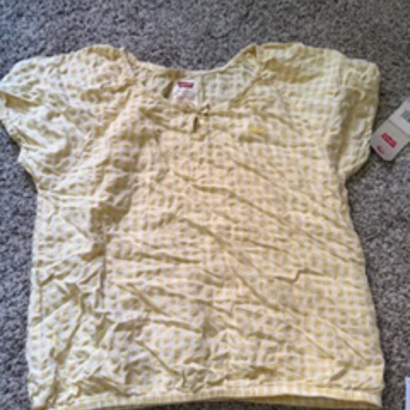 Girls Levi Shorts and Top - Picture 2 of 3